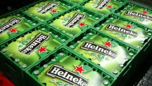 Die Nachfrage nach Bier sinkt. Heineken sieht sich zum Stellenabbau gezwungen.