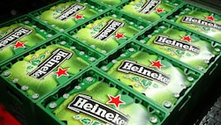 Die Nachfrage nach Bier sinkt. Heineken sieht sich zum Stellenabbau gezwungen.