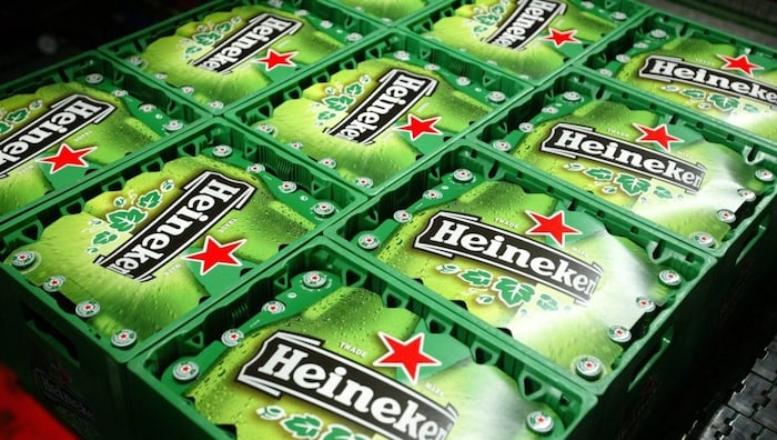 Die Nachfrage nach Bier sinkt. Heineken sieht sich zum Stellenabbau gezwungen.