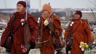 Auch ein schwerer Unfall, bei dem mehrere Mönche verletzt wurden, konnte den „Friedensmarsch“ ...