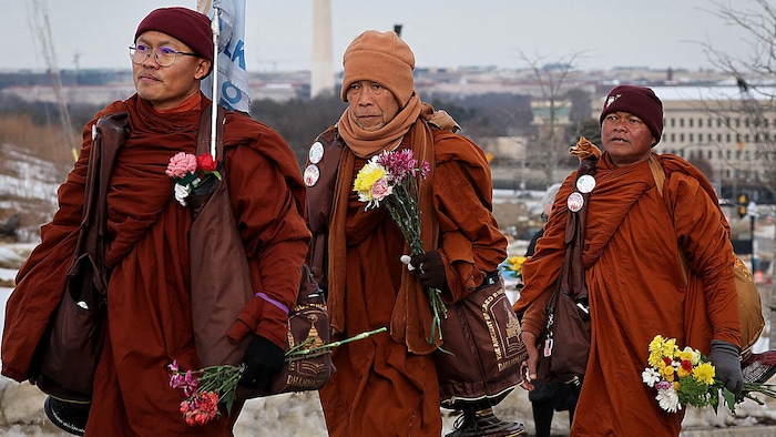 Auch ein schwerer Unfall, bei dem mehrere Mönche verletzt wurden, konnte den „Friedensmarsch“ ...