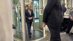 Wöginger traf um 9.18 Uhr am Linzer Landesgericht ein.