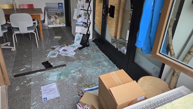 Die Täter hinterließen eine Spur der Verwüstung.