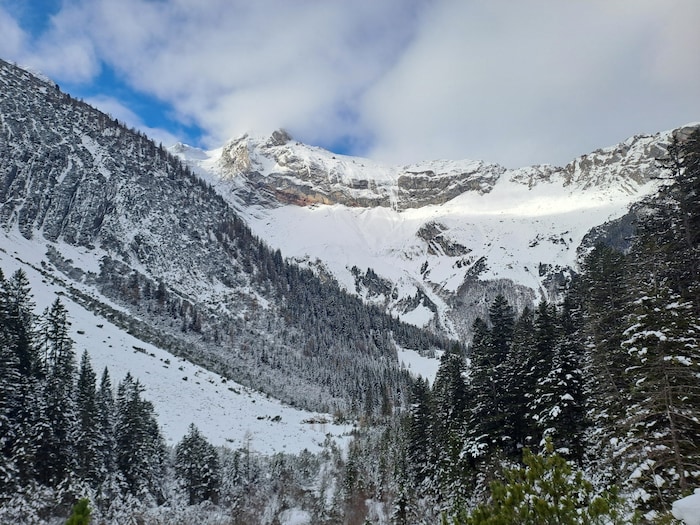 Blick von der Schattenlagant Hütte in Richtung Tal.