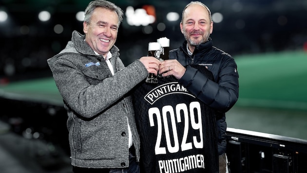 Sturm-Präsident Christian Jauk und Hans Böhm, der Vorstandsvorsitzende der Brau Union ...