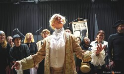 Das Musical begleitet den mittlerweile ergrauten Frauenhelden auf einer Reise nicht nur zu ...