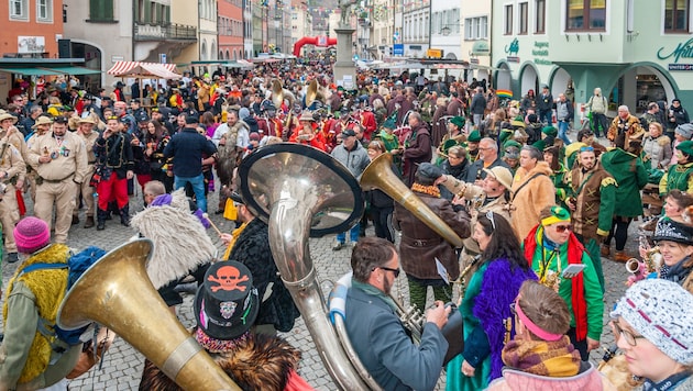 Faschingskostüme müssen als solche erkennbar sein – doch wie ist das mit dem Vermummungsverbot?