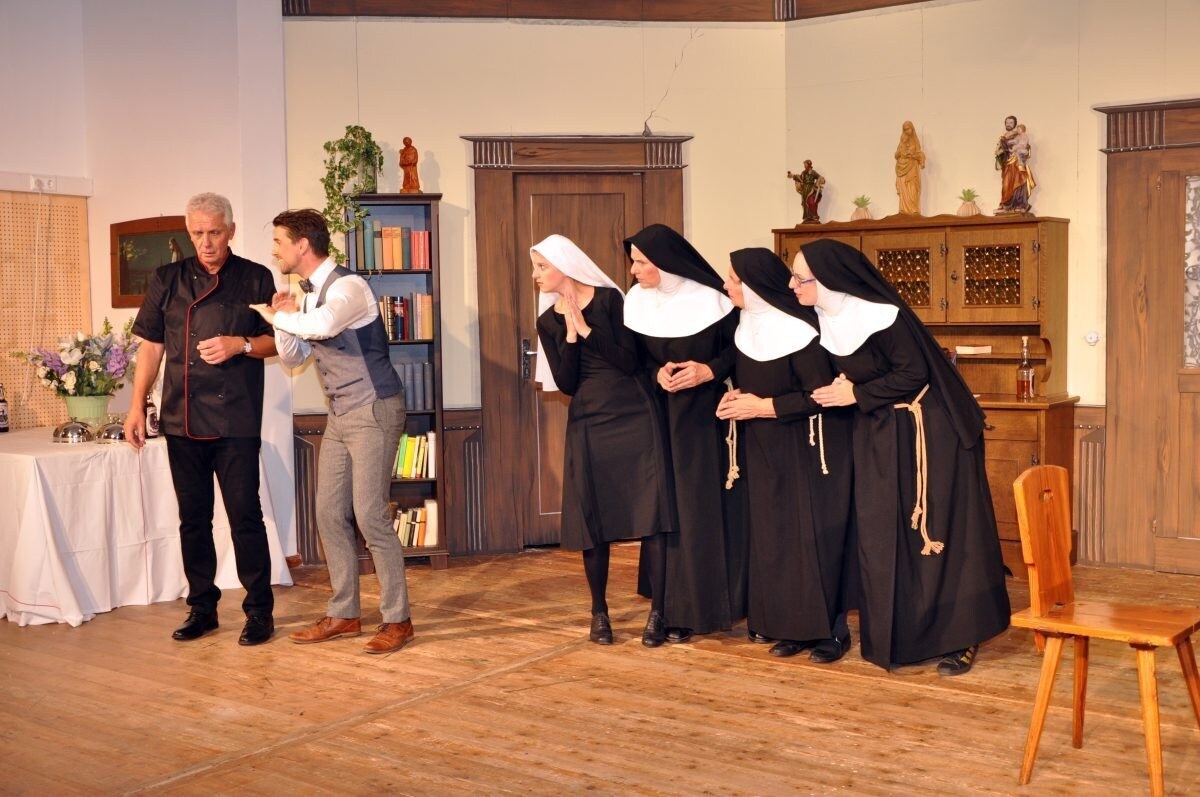 „Ach du lieber Gott!“ unterhielt das Publikum im November 2025.