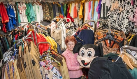 Hermine Kogler in ihrem Verkleidungsparadies