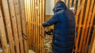 Offen zugänglich: In den Kellerabteilen liegen Müll und Drogenrückstände herum.