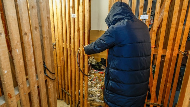 Offen zugänglich: In den Kellerabteilen liegen Müll und Drogenrückstände herum.