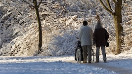Rund-um-die-Uhr-Betreuung für Angehörige muss man sich erst einmal leisten können. 