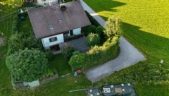 Es geht um diesen teilweise asphaltierten Weg, der zur Garage von Frau L. (60) führt.