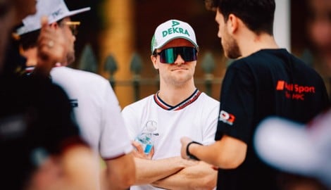 Lucas Auer und sein Team führten in Bathurst, ehe der Mercedes crashte und brannte.