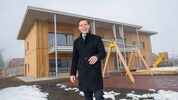 Ortschef Bimminger ist die Freude über die Kindertagesstätte ins Gesicht geschrieben