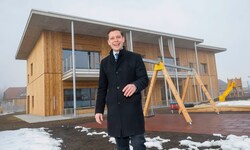 Ortschef Bimminger ist die Freude über die Kindertagesstätte ins Gesicht geschrieben