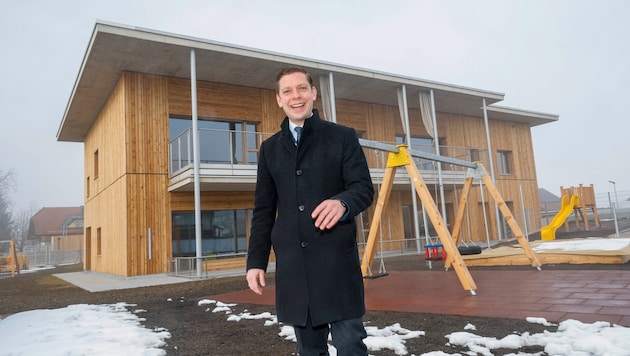 Ortschef Bimminger ist die Freude über die Kindertagesstätte ins Gesicht geschrieben