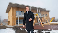 Ortschef Bimminger ist die Freude über die Kindertagesstätte ins Gesicht geschrieben