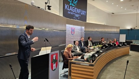 Ulrich Kraßnig  war wieder geladen. Als er sprach, war es im Saal mucksmäuschenstill. 