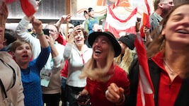 Den Frust bei der Team-Kombi verarbeitete Conny mit Spaß bei der Goldfeier im Haus Austria.