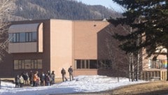 In Kanada hat eine 18-Jährige am Dienstag acht Menschen an einer Highschool erschossen.