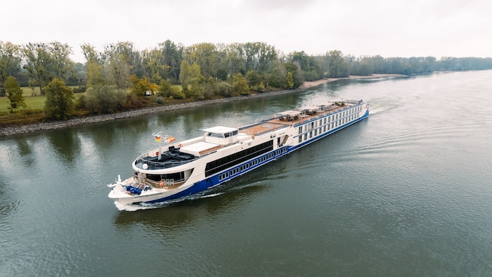 Die „MS Charles Dickens“, rund 110 Meter lang, ist als klassisches Flusskreuzfahrtschiff ...
