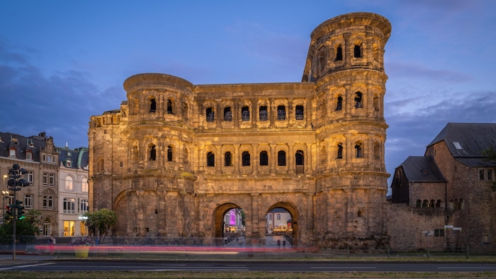 Römische Architektur in Trier – hier die Porta Nigra.