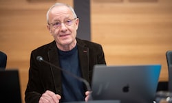 Peter Pilz im Pilnacek-U-Ausschuss – seine intensiven Recherchen hatte er in einem nicht ...