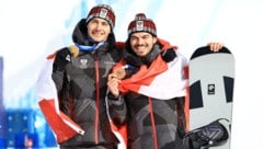 Alessandro Hämmerle (li.) holt den Olympiasieg, Jakob Dusek (re.) freut sich über die ...
