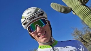 Lukas Kaufmann hat ein „Date“ mit Kakteen.