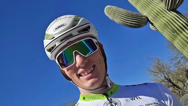 Lukas Kaufmann hat ein „Date“ mit Kakteen.