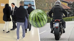 Anwalt Sascha Flatz mit seiner Mandantin und den beiden weiteren Angeklagten im kuriosen ...