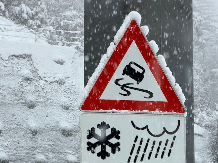 Auf den Straßen könnte es wieder rutschig werden.