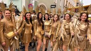 Als goldene Engel verkleidet machte diese Damengruppe die Silberstadt unsicher und zog Blicke ...