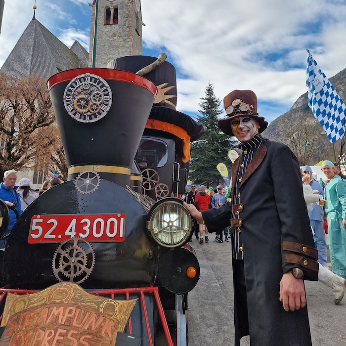 Der „Tengl-Tengl-Express“ in Jenbach.