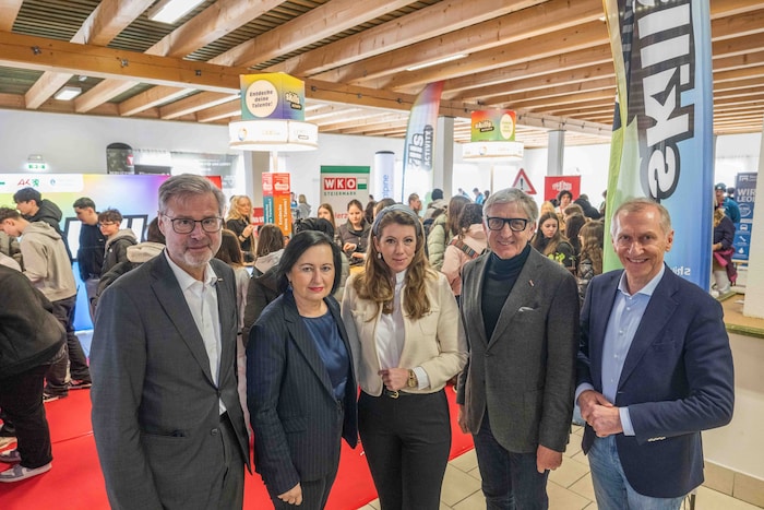 Karl-Heinz Dernoscheg (WKO), Bildungsdirektorin Elisabeth Meixner, Nina Zechner (IV) Josef Herk ...