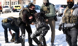 Schwer bewaffnet durchkämmten ICE-Beamte Gemeinden Minnesotas, um Migranten ohne Dokumente zu ...