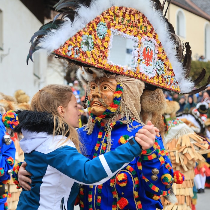 Tanz mit einer der Traditionsfiguren in Patsch - eine Ehre.
