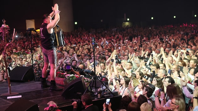 Er singt a Liad für alle! Andreas Gabalier wird mit seinem Auftritt die Grazer Stadthalle wieder ...