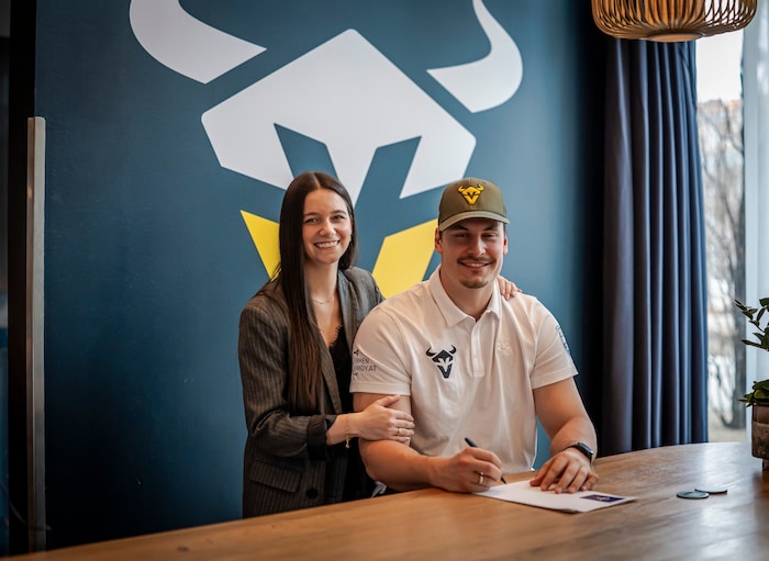 Mit seiner Frau Lena lebt Bernhard in Favoriten.