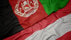 Die Regierung in Wien arbeitet auf Beamtenebene mit dem Taliban-Regime zusammen, das eigentlich ...