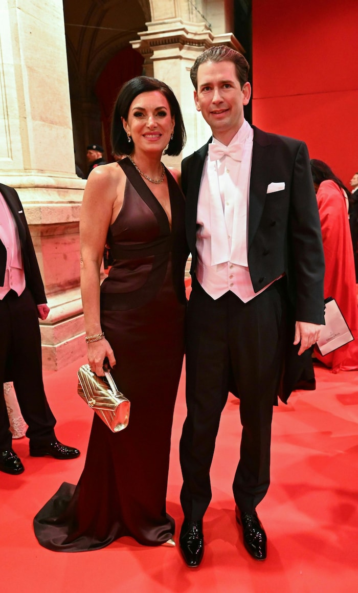 Alt-Kanzler Sebastian Kurz posierte mit Elisabeth Köstinger für die Fotografen.