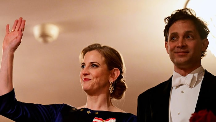 Außenministerin Beate Meinl-Reisinger war am Donnerstagabend noch beim Opernball in Wien.