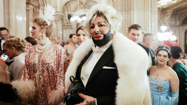 Pelz beim Opernball, Stil-Regeln bei 35 Grad: Harald Glööckler bleibt seiner Linie treu und ...