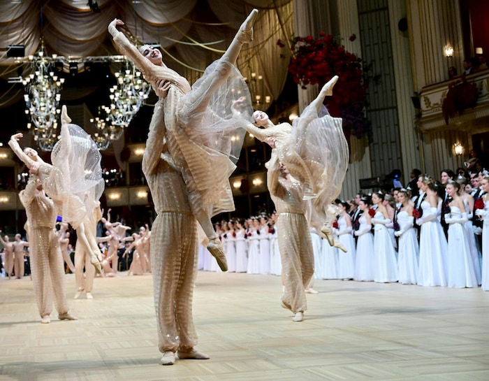 Staatsballett in Armani‑Kostümen