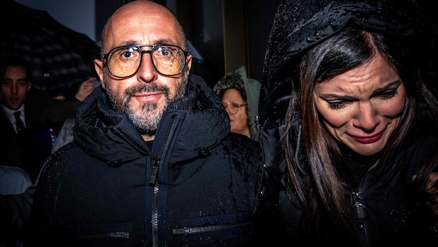 Jacques und Jessica Moretti sind Betreiber der Bar „Le Constellation“, wo 41 großteils junge ...