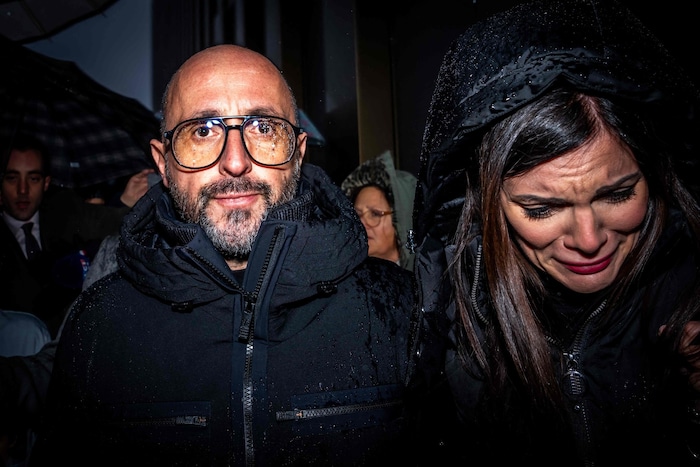 Jacques und Jessica Moretti sind Betreiber der Bar „Le Constellation“, wo 41 großteils junge ...