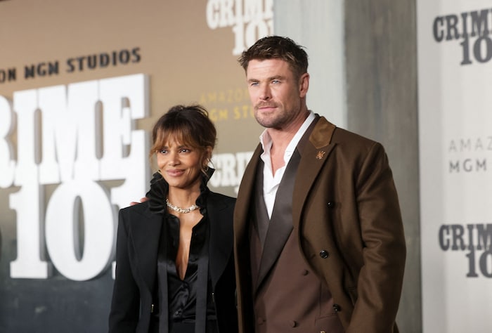 Halle Berry mit „Crime 101“-Co-Star Liam Hemsworth