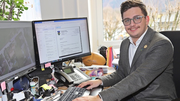 „Faschings-Präsident“ Lukas Lahnsteiner ist am Gemeindeamt Ebensee in der Bauabteilung als ...