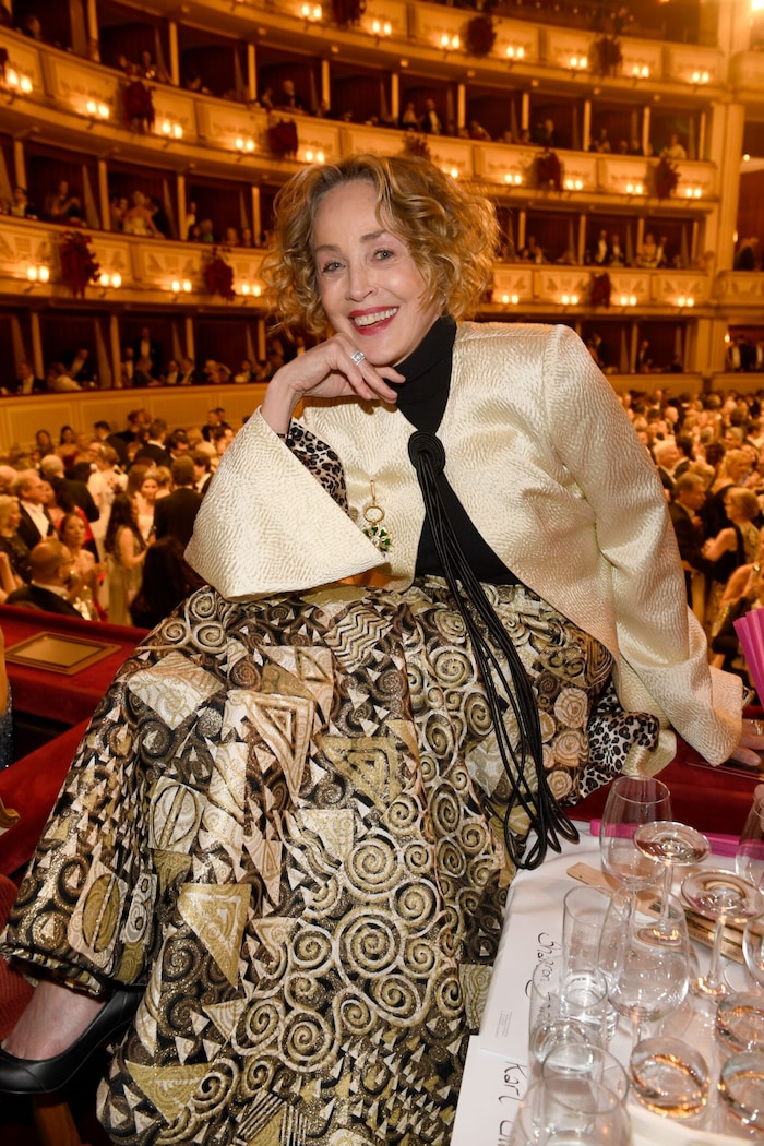 Sharon Stone genoss trotz eines tränenreichen Zwischenfalls den restlichen Opernball in vollen ...